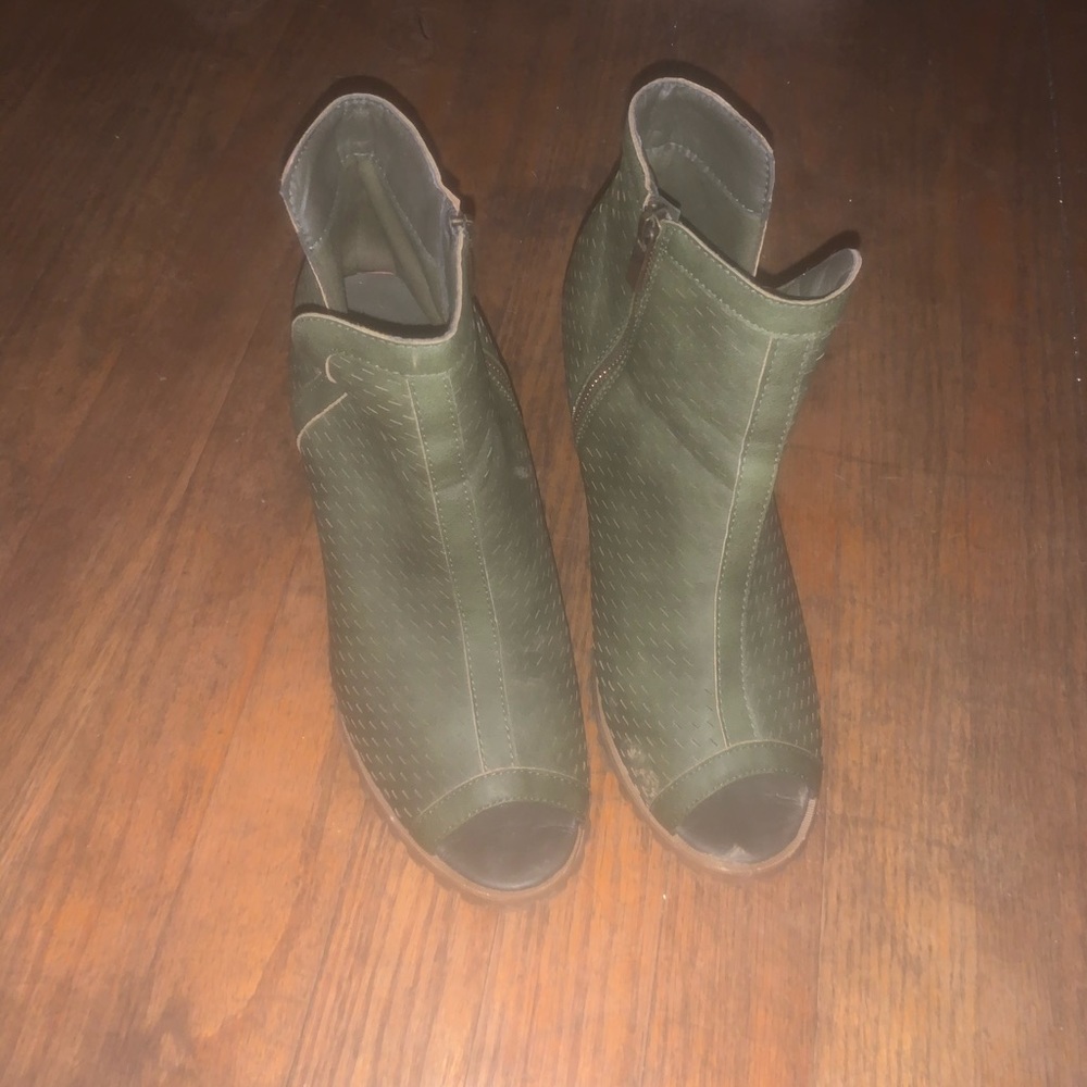 SEVEN7 heels